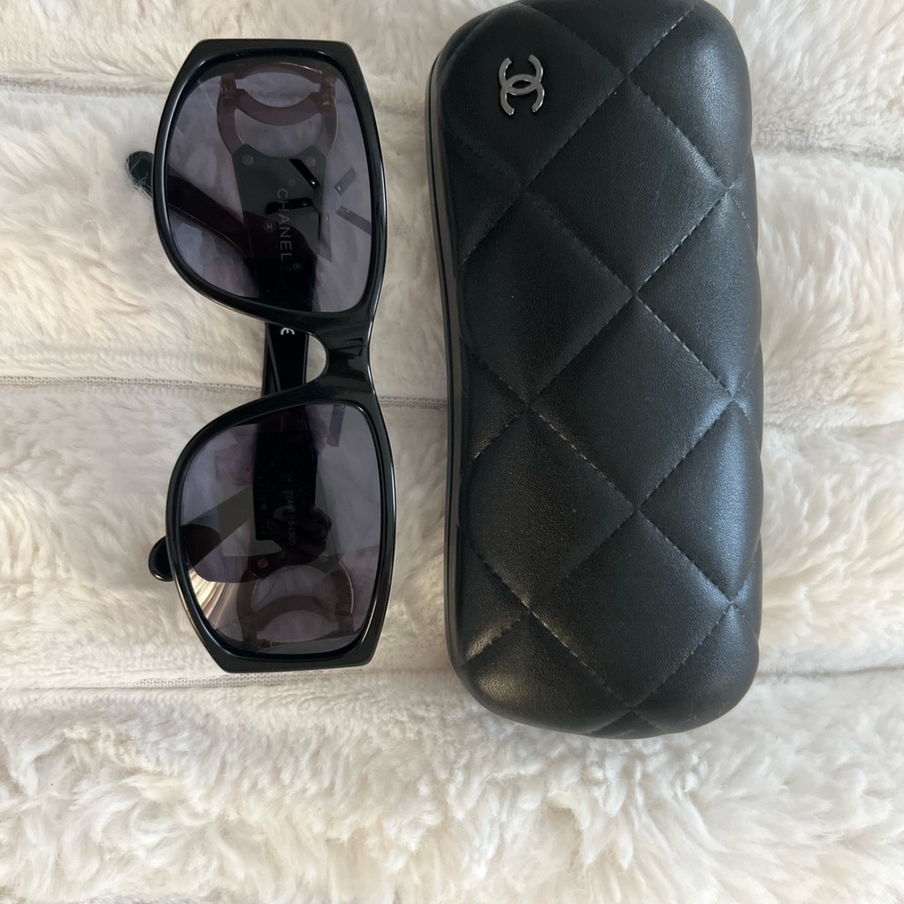 CHANEL Black Sunglasses Modern Design